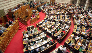 Βουλή - Έδωσε δάνεια σε 12 βουλευτές για μια... οικονομική ανάσα - Φωτογραφία 1