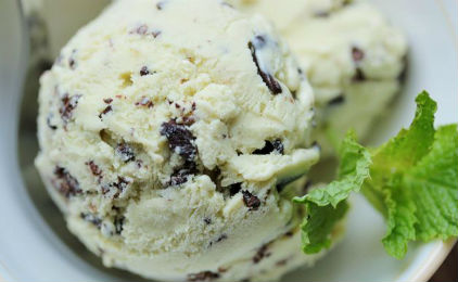 Η συνταγή της ημέρας: Παγωτό μέντα με κομματάκια σοκολάτας - Φωτογραφία 1