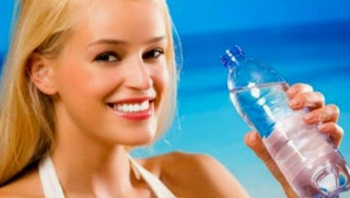 Μάθετε πόσα ποτήρια με νερό πρέπει να πίνετε όταν κάνει ζέστη! - Φωτογραφία 1