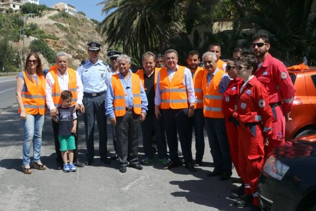 Εθελοντές καθάρισαν τον Βόρειο Οδικό Άξονα στην Κρήτη [photos] - Φωτογραφία 4