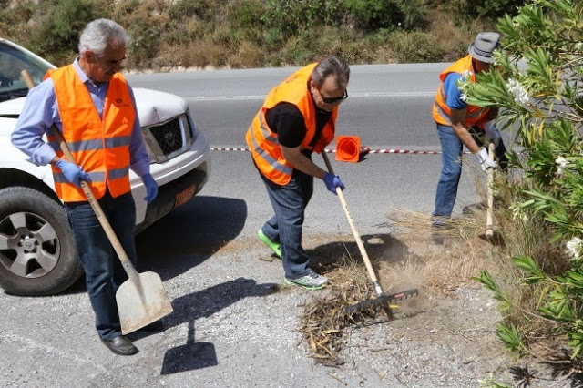 Εθελοντές καθάρισαν τον Βόρειο Οδικό Άξονα στην Κρήτη [photos] - Φωτογραφία 5