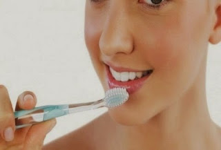 Σου τελείωσε η οδοντόκρεμα; Τέσσερα TIPS για να βουρτσίσεις τα δόντια σου και να παραμείνουν λευκά! - Φωτογραφία 1