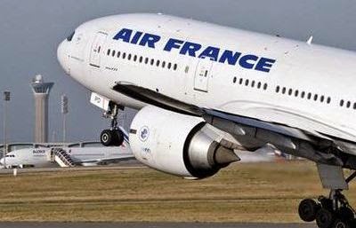 Αεροσκάφος της  Air France συνοδεύεται από αμερικανικά μαχητικά αεροσκάφη στο αεροδρόμιο Κένεντι - Φωτογραφία 1
