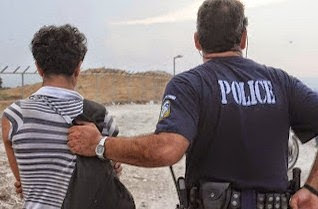 Συνελήφθη 67χρονος να μεταφέρει 4 λαθρομετανάστες - Φωτογραφία 1