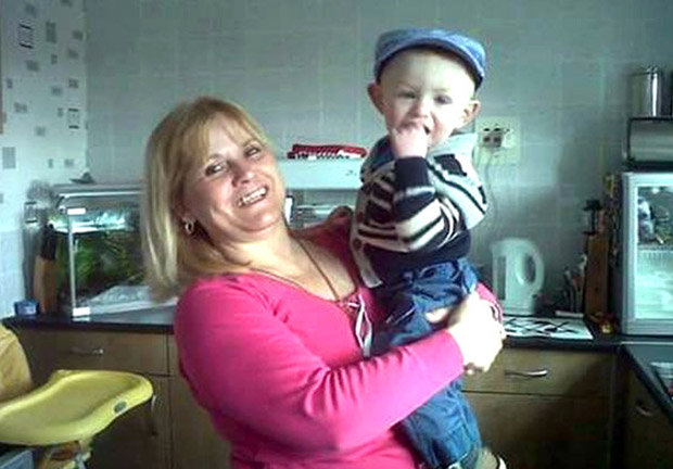 MANA TΕΡΑΣ: Σκότωσε το δίχρονο γιο της με τον πιο απάνθρωπο τρόπο [photos] - Φωτογραφία 3