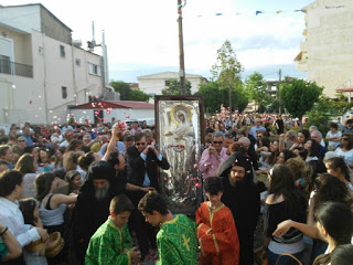 6539 - Πλήθη πιστών υποδέχθηκαν την Γερόντισσα του Αγίου Όρους στη Λάρισα (φωτογραφίες) - Φωτογραφία 1