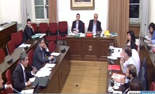 Ένταση στη Βουλή μετά τη δημοσιοποίηση της συμφωνίας που υπέγραψε η κυβέρνηση [video] - Φωτογραφία 1