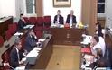 Ένταση στη Βουλή μετά τη δημοσιοποίηση της συμφωνίας που υπέγραψε η κυβέρνηση [video]