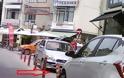 Παρκάρισμα οδηγού στα Τρίκαλα για χειροκρότημα [photo]