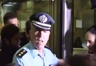 Νέοι μπελάδες για τον αστυνομικό που αντιμετώπισε την Κωνσταντοπούλου [video] - Φωτογραφία 1