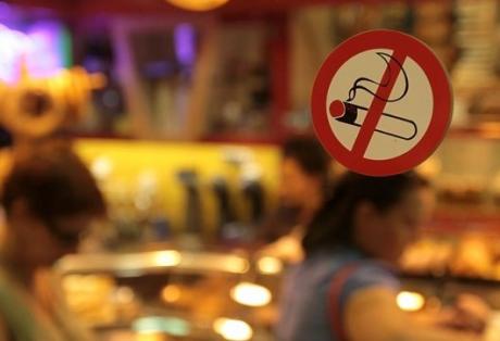 Αυτό είναι το νέο σχέδιο για την απαγόρευση του καπνίσματος σε δημόσιους χώρους - Φωτογραφία 1