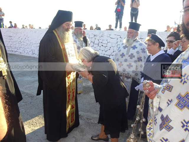 6546 - Με τιμές αρχηγού κράτους έφτασε στη Λήμνο το Τίμιο Ξύλο από το Άγιο Όρος - Φωτογραφία 5