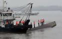 ΕΙΚΟΝΕΣ ΠΟΥ ΣΥΓΚΛΟΝΙΖΟΥΝ: Τραγωδία στη Κίνα - Βυθίστηκε πλοίο [photos]