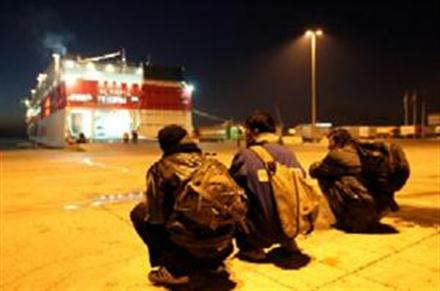 Σε έξαρση το πρόβλημα των μεταναστών στο λιμάνι της Πάτρας - Φωτογραφία 1