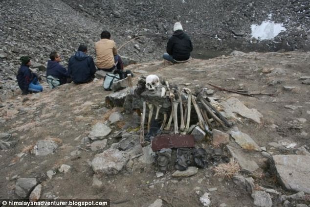 Η μυστηριώδης λίμνη με τους 600 σκελετούς [photos] - Φωτογραφία 5