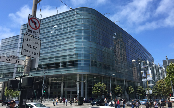 Η Apple ετοιμάζει το εκθεσιακό κέντρο του Moscone West για το WWDC 2015 - Φωτογραφία 1
