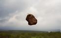 ΦΑΙΝΟΜΕΝΟ - Τεράστιοι βράχοι, αιωρούνται πάνω από τη γη [photos] - Φωτογραφία 3
