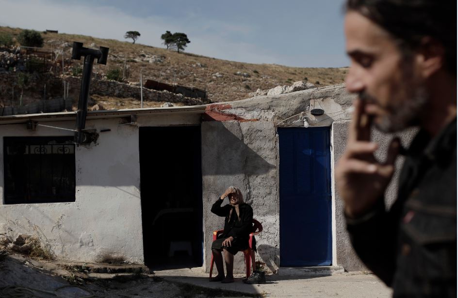 Συνταξιούχοι ζουν σε τρώγλες - Συγκλονίζουν οι εικόνες [photos] - Φωτογραφία 11