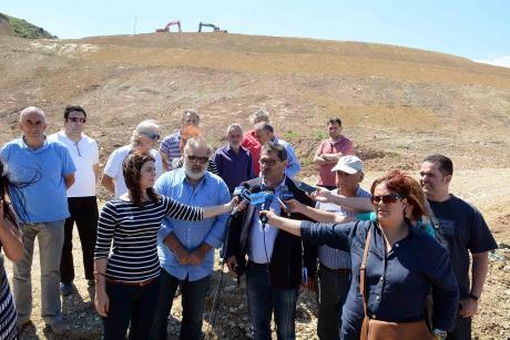 Πάτρα: Ο Δήμαρχος έκανε περιήγηση των επικεφαλής των δημοτικών παρατάξεων στην Ξερόλακκα - Φωτογραφία 5