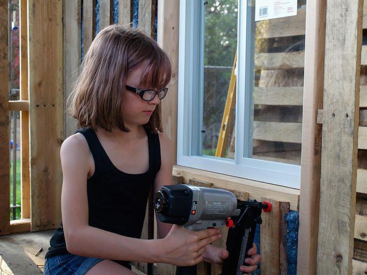 ΑΠΙΣΤΕΥΤΟ: Είναι μόλις 9 χρονών, και ξοδεύει τον ελεύθερο χρόνο της για να φτιάχνει σπίτια σε αστέγους. - Φωτογραφία 5