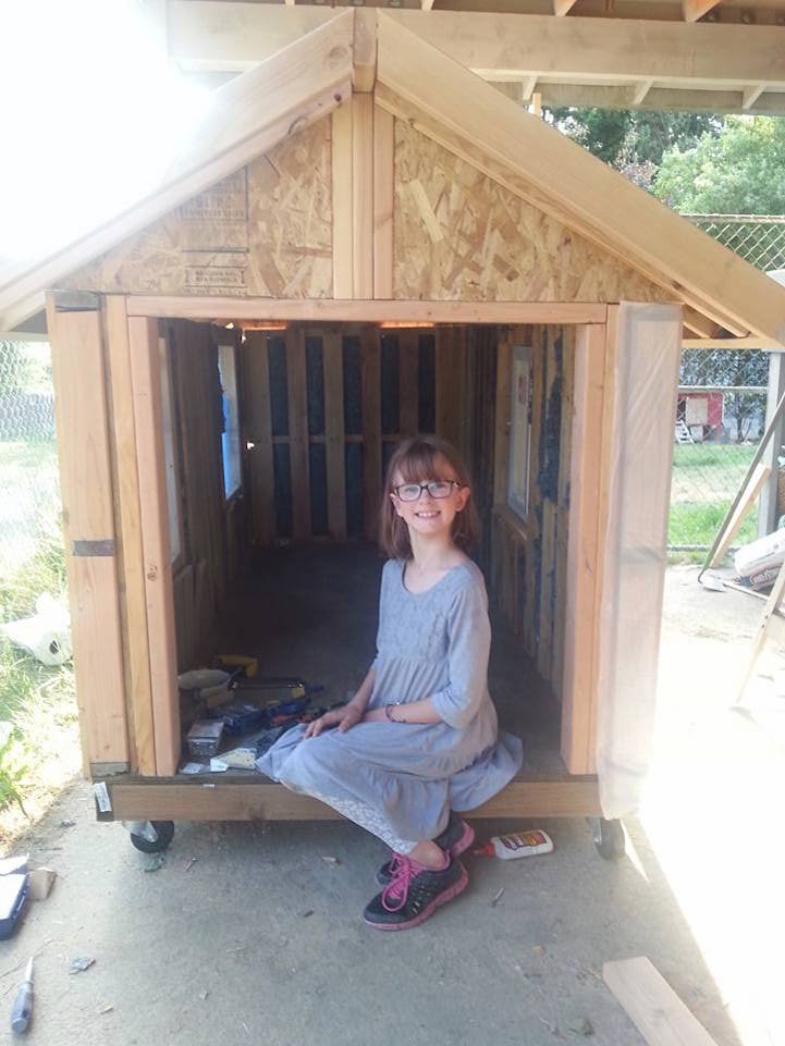 ΑΠΙΣΤΕΥΤΟ: Είναι μόλις 9 χρονών, και ξοδεύει τον ελεύθερο χρόνο της για να φτιάχνει σπίτια σε αστέγους. - Φωτογραφία 9