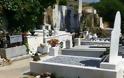 ΝΤΡΟΠΗ και ΘΛΙΨΗ: Σοκάρει η εικόνα του τάφου του Ντέμη Ρούσσου! [photos] - Φωτογραφία 2