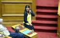 Λύγισε η Βουλή με το νέο σταυροπόδι της Όλγας Κεφαλογιάννη [photos] - Φωτογραφία 4