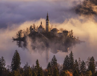 ΜΑΓΙΚΟ: Αυτό το νησί στην Σλοβενία δημιουργεί την αίσθηση ότι επιπλέει πάνω από τα σύννεφα. [photos] - Φωτογραφία 1