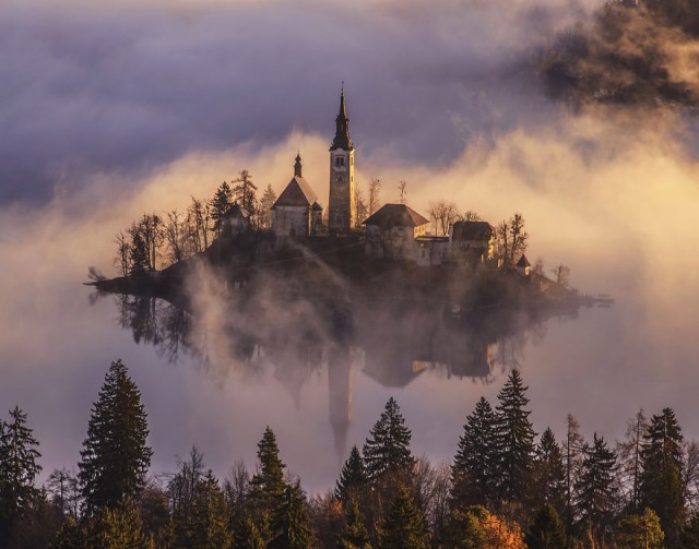 ΜΑΓΙΚΟ: Αυτό το νησί στην Σλοβενία δημιουργεί την αίσθηση ότι επιπλέει πάνω από τα σύννεφα. [photos] - Φωτογραφία 2
