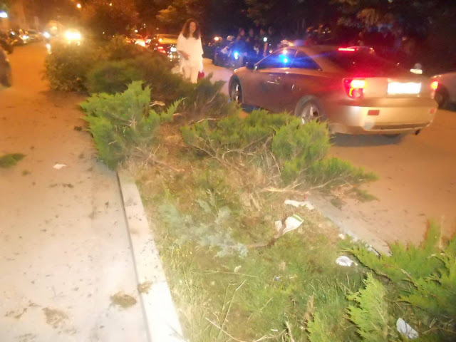 ΓΙΑΝΝΕΝΑ: Τρελό αυτοκίνητο έπεσε σε νησίδα και σε σταθμευμένα αυτοκίνητα - Φωτογραφία 2