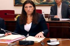 Στη δημοσιότητα: Οι φωτογραφίες της Κωνσταντοπούλου με μαγιό που έχουν τρελάνει το διαδίκτυο [photos]