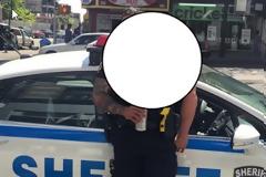 Όλα τα κορίτσια θέλουν να συλληφθούν από αυτόν τον αστυνομικό...