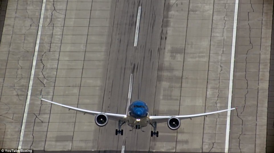 Η ακροβατική απογείωση Boeing που εντυπωσίασε (εικόνες & βίντεο) - Φωτογραφία 2