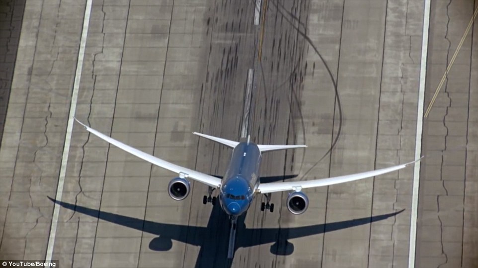 Η ακροβατική απογείωση Boeing που εντυπωσίασε (εικόνες & βίντεο) - Φωτογραφία 4