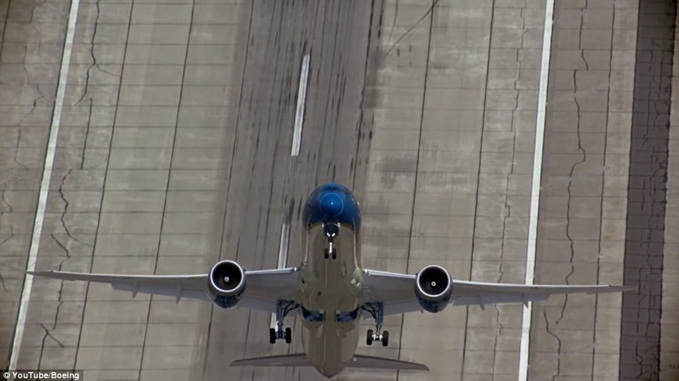 Η ακροβατική απογείωση Boeing που εντυπωσίασε (εικόνες & βίντεο) - Φωτογραφία 5