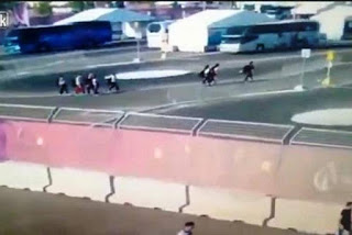 Ανατριχιαστικό βίντεο: Λεωφορείο πατάει αθλήτριες σα να μην συμβαίνει τίποτα... [video] - Φωτογραφία 1