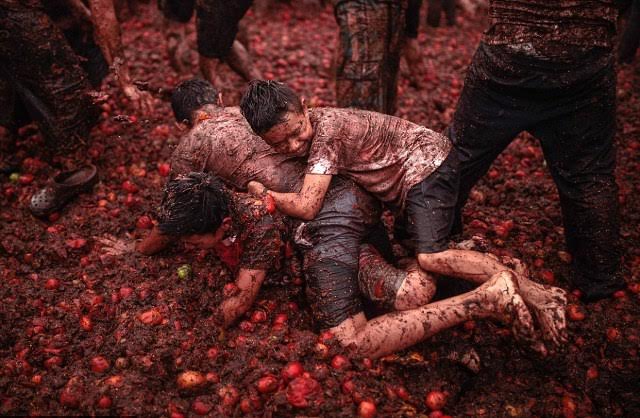 O... πόλεμος της ντομάτας στην Κολομβία [phots] - Φωτογραφία 4