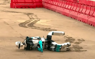 Τα Ρομπότ τρώνε (ακόμα) τα μούτρα τους [video] - Φωτογραφία 1