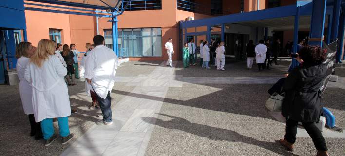 Daily Mail: Πως πεθαίνει ένα έθνος; -Ιστορίες φρίκης από τα ελληνικά νοσοκομεία - Φωτογραφία 1
