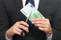 O Ντράγκι ακονίζει το ψαλίδι του στο Ευρωκοινοβούλιο