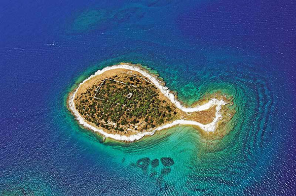 ΤΕΛΕΙΟ: Ασυνήθιστα σχήματα νησιών... - Φωτογραφία 11