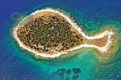 ΤΕΛΕΙΟ: Ασυνήθιστα σχήματα νησιών...