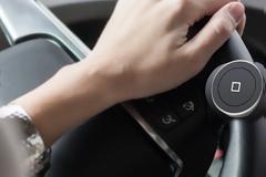 Satechi Bluetooth Home Button...βάλτε το Home μπουτόν στο τιμόνι σας
