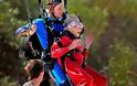 ΘΕΙΚΟ: Γιαγιά 100 ετών κάνει skydiving - Φωτογραφία 1