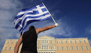 Έτσι έγινε η σημαία της Ελλάδας μετά τις διαπραγματεύσεις... [photo] - Φωτογραφία 1