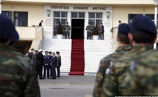 FT: Πρέπει η Ελλάδα να περικόψει τις στρατιωτικές δαπάνες; - Φωτογραφία 1