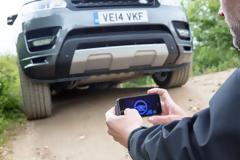 Το νέο Land Rover κινείται αυτόνομα από ένα iphone