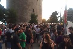 Η ΕΛΛΑΔΑ ΔΙΧΑΖΕΤΑΙ: Συγκέντρωση συμπαράστασης στην κυβέρνηση στον Λευκό Πύργο [video] [photos]