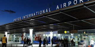 Φαμίλια Αλβανών συνελήφθη στο αεροδρόμιο Πάφου με πλαστά διαβατήρια - Φωτογραφία 1