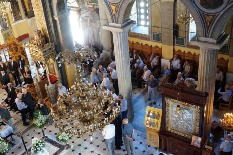 Πάτρα: Κλίμα συγκίνησης στην κηδεία του Άγγελου Μπεκίρη - Φωτογραφία 4